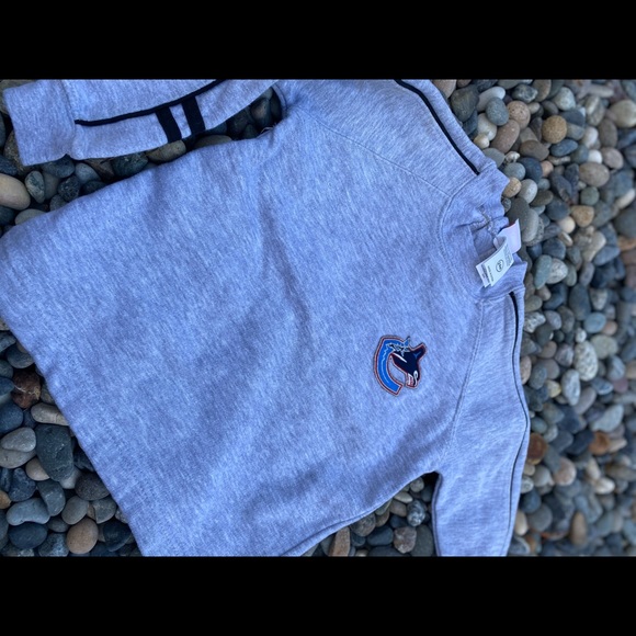 Vancouver Canucks Sweatshirt - Picture 7 of 7